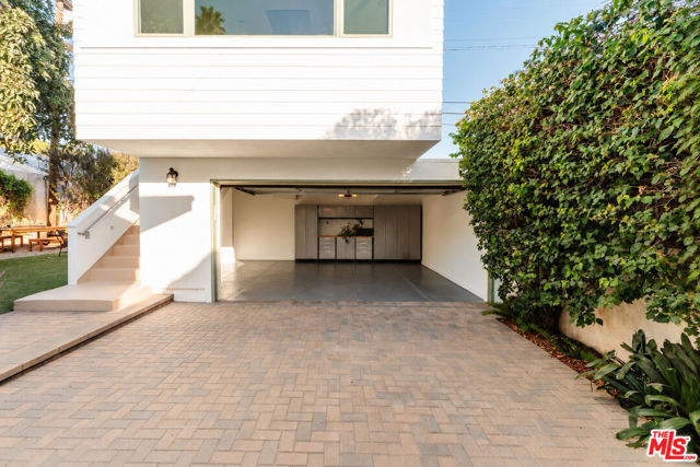 2034 North Berendo Street photo 48
