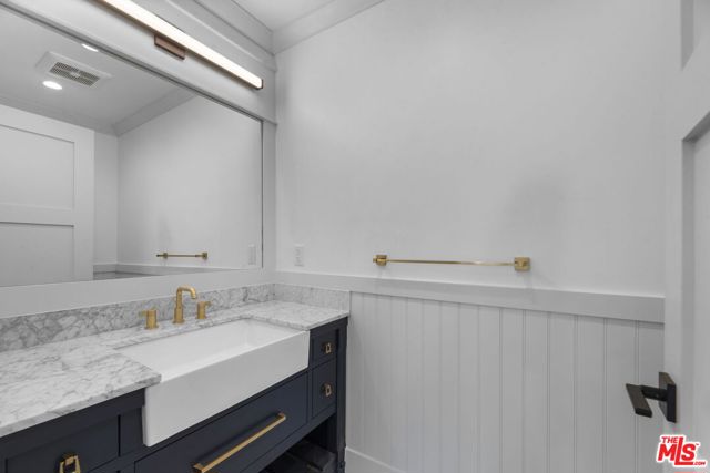 566 Ida Street photo 6