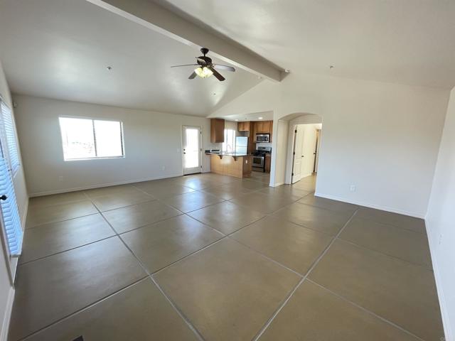 12465 Hillpoint Court, Valley Center CA: https://media.crmls.org/mediaz/66a563fa-81ee-4982-a9a0-2d76870cf9f8.jpg