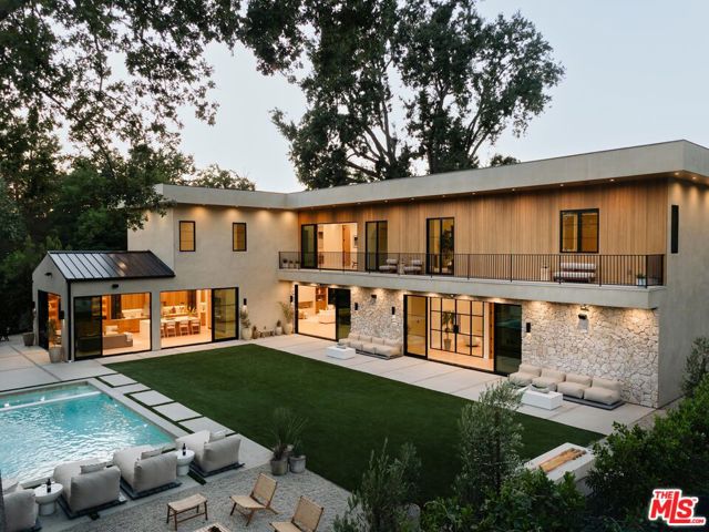 23346 Collins Street, Woodland Hills CA: https://media.crmls.org/mediaz/66a580ae-49eb-4aab-ad19-1ad1d245461d.jpg