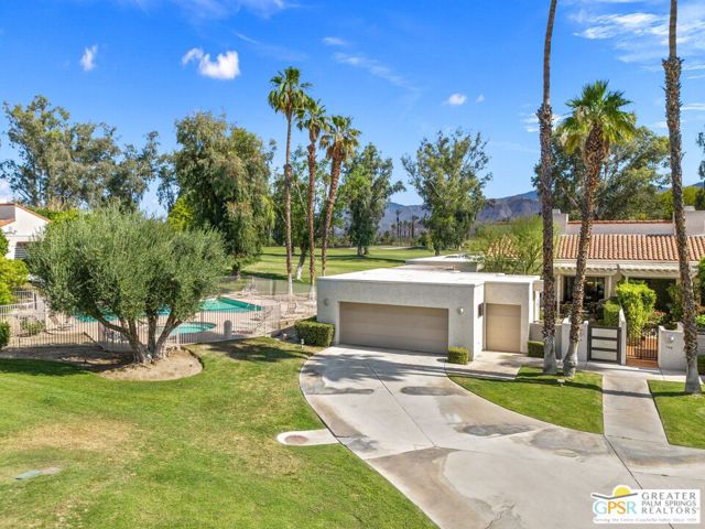 747 Inverness Drive, Rancho Mirage CA: https://media.crmls.org/mediaz/66a594d9-6528-4f66-8b25-bb356404ec09.jpg