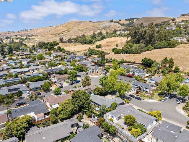 30113 Treeview St, Hayward CA: https://media.crmls.org/mediaz/66a598e9-1fc2-44f8-b073-c5a9709c3145.jpg