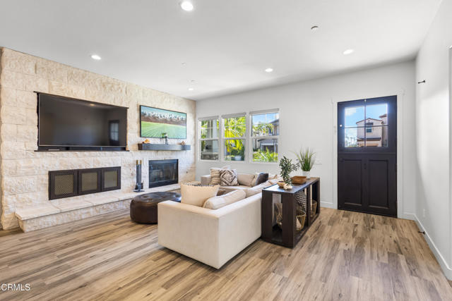 Detail Gallery Image 6 of 57 For 4173 Caribbean St, Oxnard,  CA 93035 - 4 Beds | 3 Baths