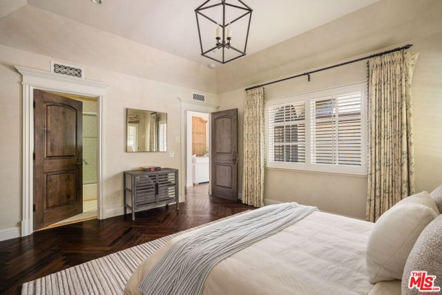 5 Bed Home for Sale in Los Angeles, California