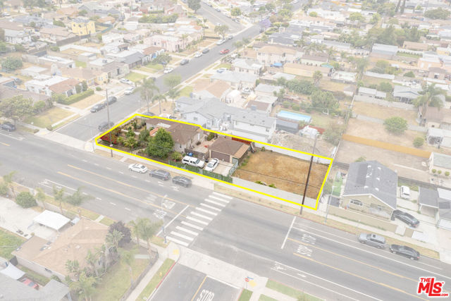 701 W 112th Street, Los Angeles CA: https://media.crmls.org/mediaz/66a5f079-5931-4ab5-81c7-24568a08c5eb.jpg