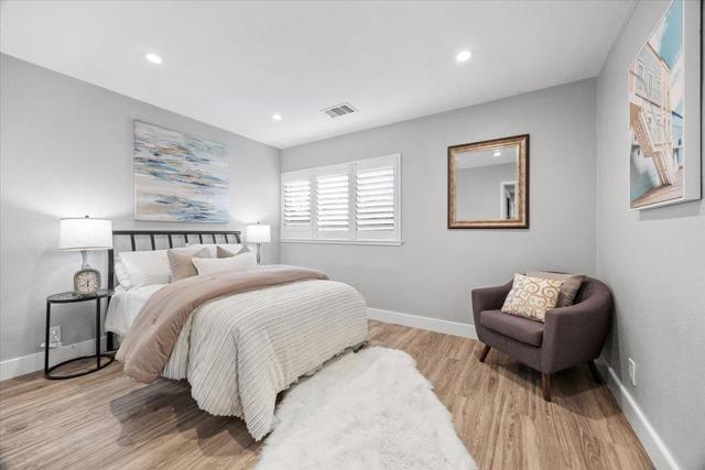 220 Lindbergh Street, San Mateo CA: https://media.crmls.org/mediaz/66a62714-05a5-4fbf-96e6-2d77824b739b.jpg