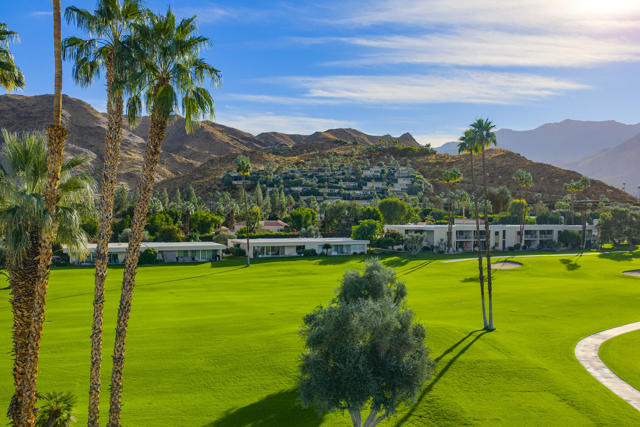 399 Desert Lakes Drive, Palm Springs CA: https://media.crmls.org/mediaz/66a6347f-f59d-4b81-aa90-e08209576ae7.jpg