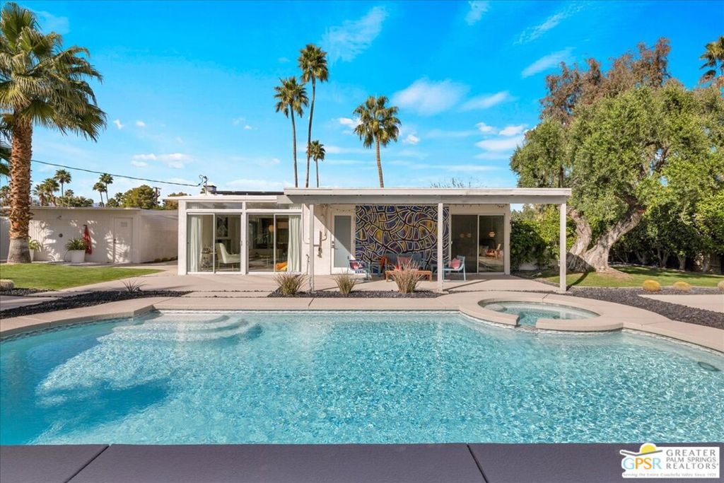 439 E Racquet Club Road