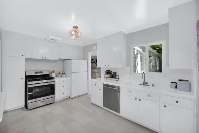 1633 Dallas Court, Los Altos CA: https://media.crmls.org/mediaz/66a774dc-537b-44f9-9daa-cc97a97a968c.jpg