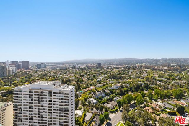 10490 Wilshire Boulevard, Los Angeles CA: https://media.crmls.org/mediaz/66a7ee7c-8dcf-45f7-87c8-f3f2d522f98c.jpg