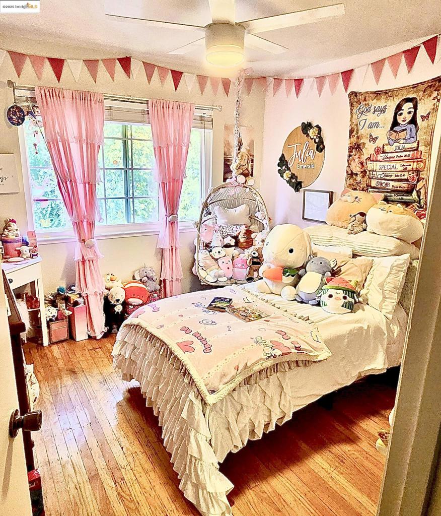 https://media.crmls.org/mediaz/66a7fd3c-f64d-41c3-9c66-a985ae3c72d1.jpg?preset=X-Large