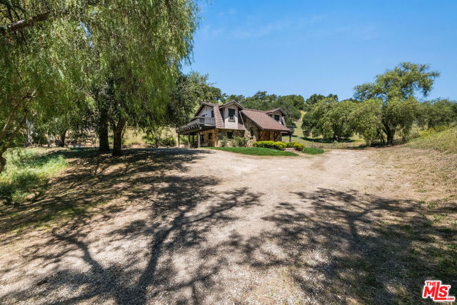 3333 & 3349 Long Valley Road, Santa Ynez CA: https://media.crmls.org/mediaz/66a803fd-edf3-4241-9c96-20feab2eddaf.jpg