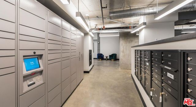 950 E 3rd Street, Los Angeles CA: https://media.crmls.org/mediaz/66a81542-c3fd-4709-9fa2-6cd0328ad7b5.jpg