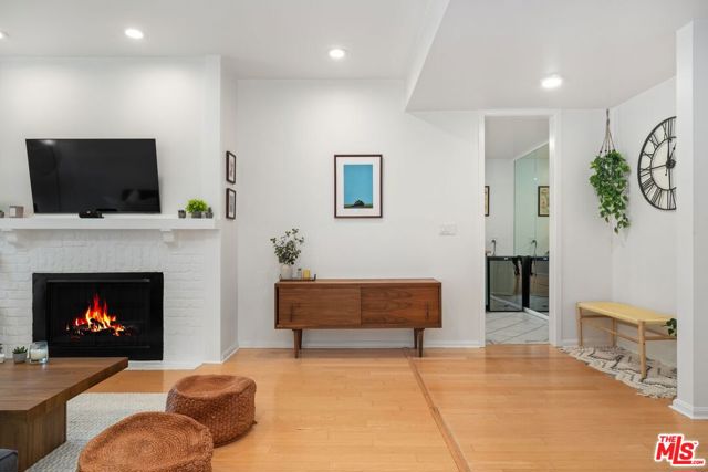 306 BORA BORA Way, Marina del Rey CA: https://media.crmls.org/mediaz/66a86cd6-7a18-4436-a494-783770bc172a.jpg