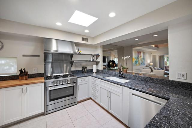 312 Forest Hills Drive, Rancho Mirage CA: https://media.crmls.org/mediaz/66a8ad78-bad9-4c11-8806-3410c41e69ae.jpg
