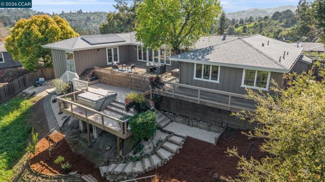 102 Hillcrest Dr, Orinda CA: https://media.crmls.org/mediaz/66a8c3d5-83e9-437e-85a2-1b467551c7d6.jpg