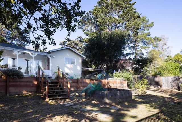 26027 Mesa Drive, Carmel CA: https://media.crmls.org/mediaz/66a96b5b-adcf-4534-8a31-f7109f095bde.jpg