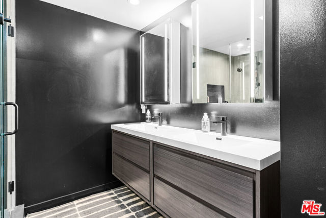 4360 Glencoe Avenue, Marina del Rey CA: https://media.crmls.org/mediaz/66a97146-f834-43fe-896f-dd50c8bcf7fb.jpg