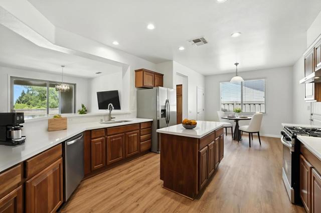 1826 Grand Pheasant Lane, Lincoln CA: https://media.crmls.org/mediaz/66aa30e6-1a62-4b65-9711-94eac653b9f9.jpg