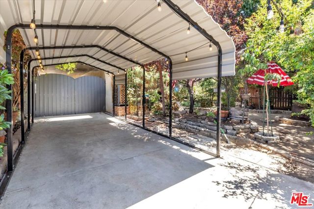 7506 Independenc Avenue, Canoga Park CA: https://media.crmls.org/mediaz/66aa4edd-573e-4c4b-be87-0ab5a9ab3190.jpg