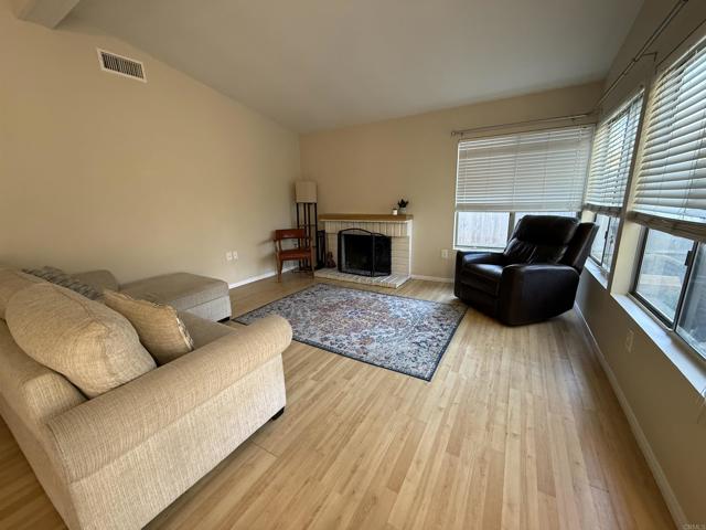 Detail Gallery Image 9 of 21 For 2265 Amber Ln, Escondido,  CA 92026 - 3 Beds | 2 Baths