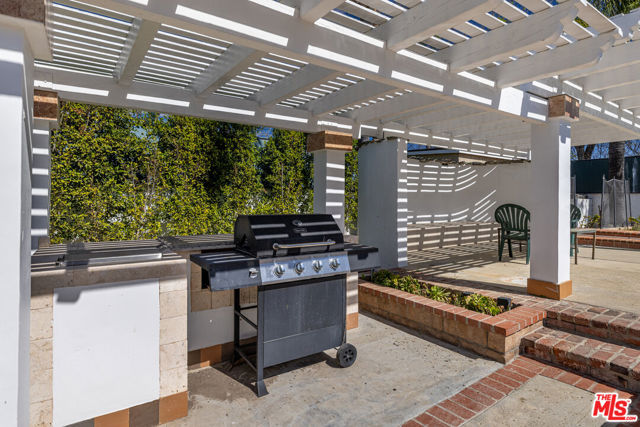 5510 Wilbur Avenue, Los Angeles CA: https://media.crmls.org/mediaz/66ab407f-fa86-44e3-a389-eefee0b9cefe.jpg