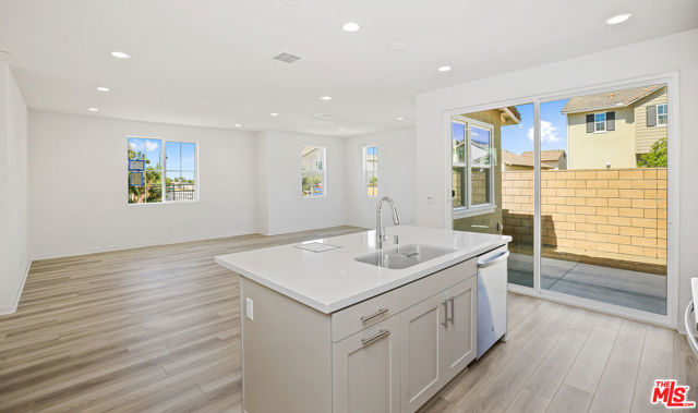 13889 Bell Way, Fontana CA: https://media.crmls.org/mediaz/66ab5556-e0bb-405c-9137-3ade91756adc.jpg