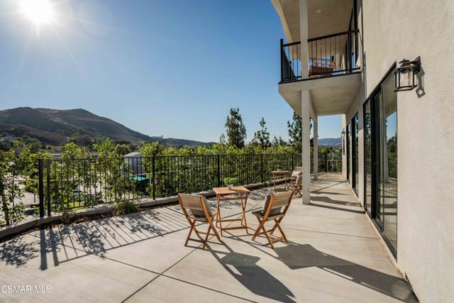 252 Capri Drive, Simi Valley CA: https://media.crmls.org/mediaz/66abcded-6c6f-4946-843d-9e0c30a658b3.jpg