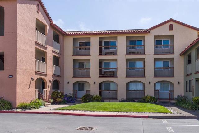 2355 Beach Boulevard, Pacifica CA: https://media.crmls.org/mediaz/66abf367-b29d-4d37-bf9d-63bec2dee343.jpg