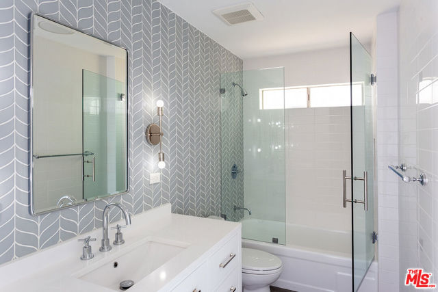 906 HYPERION Avenue, Los Angeles CA: https://media.crmls.org/mediaz/66ad90c7-8dfd-4a9e-9a43-e9e17f414e86.jpg