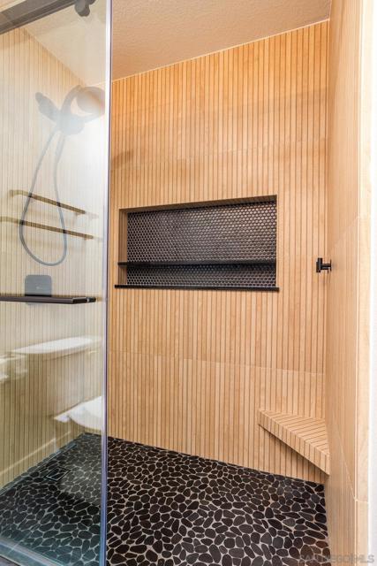 Image 25 of 36 For 1548 Thomas Ave  6