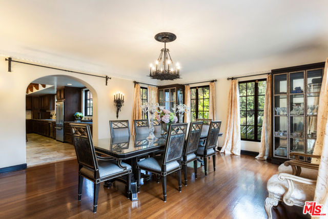 2086 S Oak Knoll Avenue, San Marino CA: https://media.crmls.org/mediaz/66ae1e5a-3da2-4181-b2d6-ae33f9987500.jpg