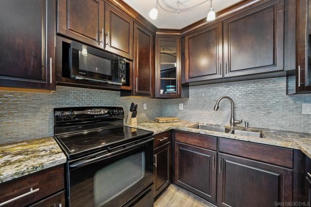 6666 Beadnell Way, San Diego CA: https://media.crmls.org/mediaz/66ae43d4-1682-46c2-bfcb-838e7910f91c.jpg