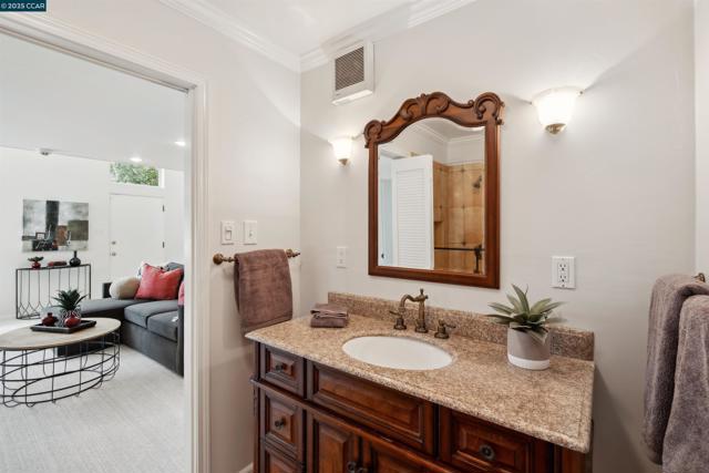 35 Tiger Tail Court, Orinda CA: https://media.crmls.org/mediaz/66aead13-5fc3-4676-96ff-d77abcf64422.jpg