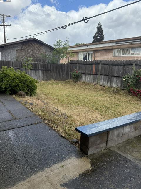 224 E Tennessee St, Fairfield CA: https://media.crmls.org/mediaz/66aeafea-a2c0-4d7f-a996-1618f667d281.jpg