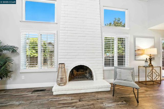 4417 Sunlight Ct, Concord CA: https://media.crmls.org/mediaz/66aeb976-2956-4f15-98a6-104e2be4a467.jpg
