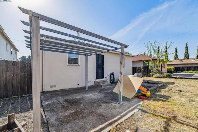 21032 Baker Rd, Castro Valley CA: https://media.crmls.org/mediaz/66aef1e9-f9d4-45eb-8fef-6a018d228fb1.jpg