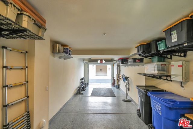 2927 Exposition Place, Los Angeles CA: https://media.crmls.org/mediaz/66af270d-26d4-4be2-b189-e25f310a58c6.jpg