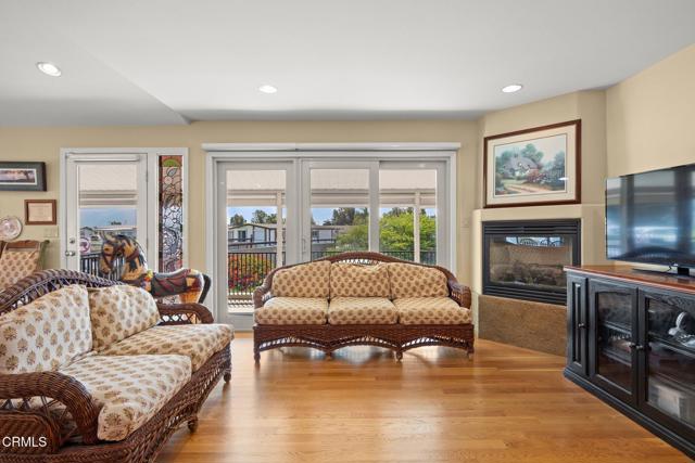 142 Poinsettia Gardens Drive, Ventura CA: https://media.crmls.org/mediaz/66af879d-6690-453b-b2f9-e938034f1831.jpg