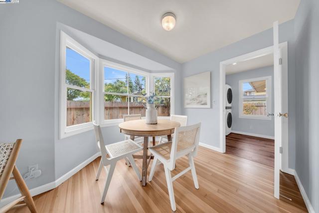 1811 3rd St, Alameda CA: https://media.crmls.org/mediaz/66afc9f3-ff83-45b4-ab56-8a49ca4ca7c4.jpg