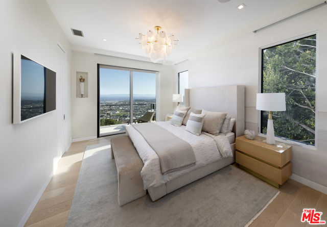 945 Arbolado Road, Santa Barbara CA: https://media.crmls.org/mediaz/66b003b9-7076-4af4-b2c2-c0d2d3bf1c52.jpg