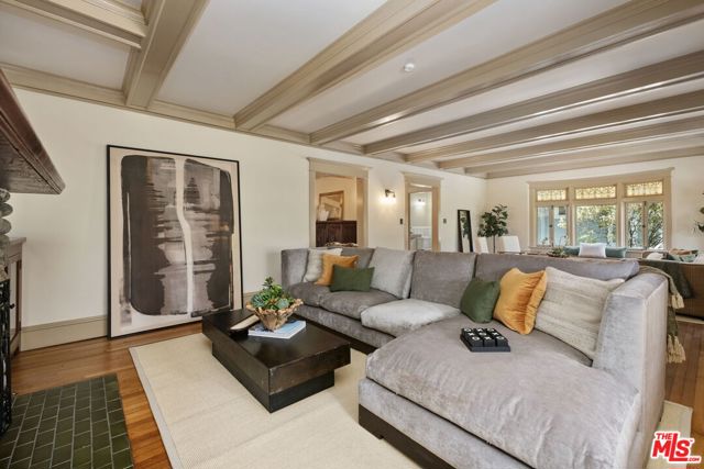 21 Park Avenue, Venice CA: https://media.crmls.org/mediaz/66b00522-9b00-4980-9ed5-8655550dbade.jpg