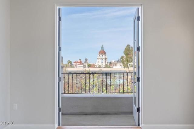 Detail Gallery Image 8 of 35 For 533 E Union St #501,  Pasadena,  CA 91101 - 3 Beds | 3 Baths