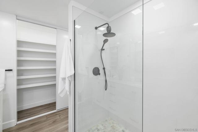 17268 Bernardo Oaks Dr, San Diego CA: https://media.crmls.org/mediaz/66b057b6-f4be-4098-be32-4af6a455bf0d.jpg