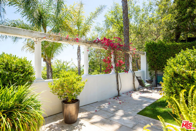 2249 Mountain Oak Drive, Los Angeles CA: https://media.crmls.org/mediaz/66b057eb-4543-4775-ba2d-3f87bdad7f07.jpg