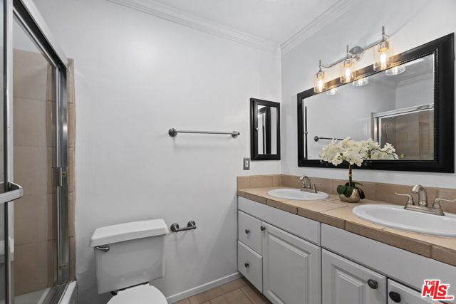 625 North Flores Street, 102 photo 6