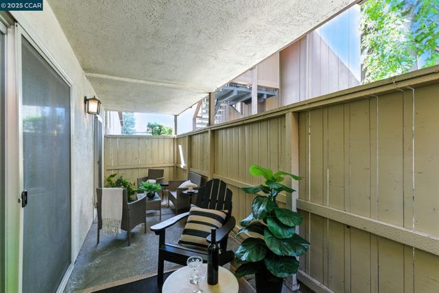 2055 Sierra Rd, Concord CA: https://media.crmls.org/mediaz/66b0ddd9-e6e8-4929-ac36-d0634bff3b90.jpg