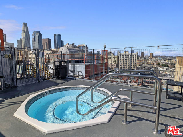 738 S Los Angeles Street, Los Angeles CA: https://media.crmls.org/mediaz/66b0f5e0-0c07-4b72-84db-7fed35173252.jpg