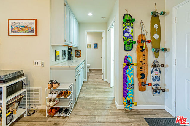 415 Townsquare Lane, Huntington Beach CA: https://media.crmls.org/mediaz/66b15615-7510-486f-a1dd-c00e01815bb3.jpg