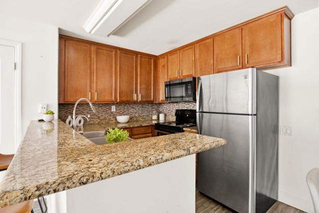 3456 Castle Glen Dr, Mission Valley CA: https://media.crmls.org/mediaz/66b1b603-8092-40c7-a5a3-cc132fca8010.jpg